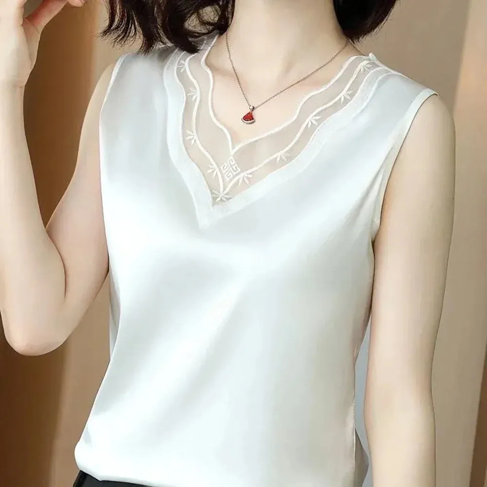2022 new hot vests Versatile Strap Vest Large Women's Dress in Spring and Autumn Wear a sleeveless bottomed lace V-neck top tank
