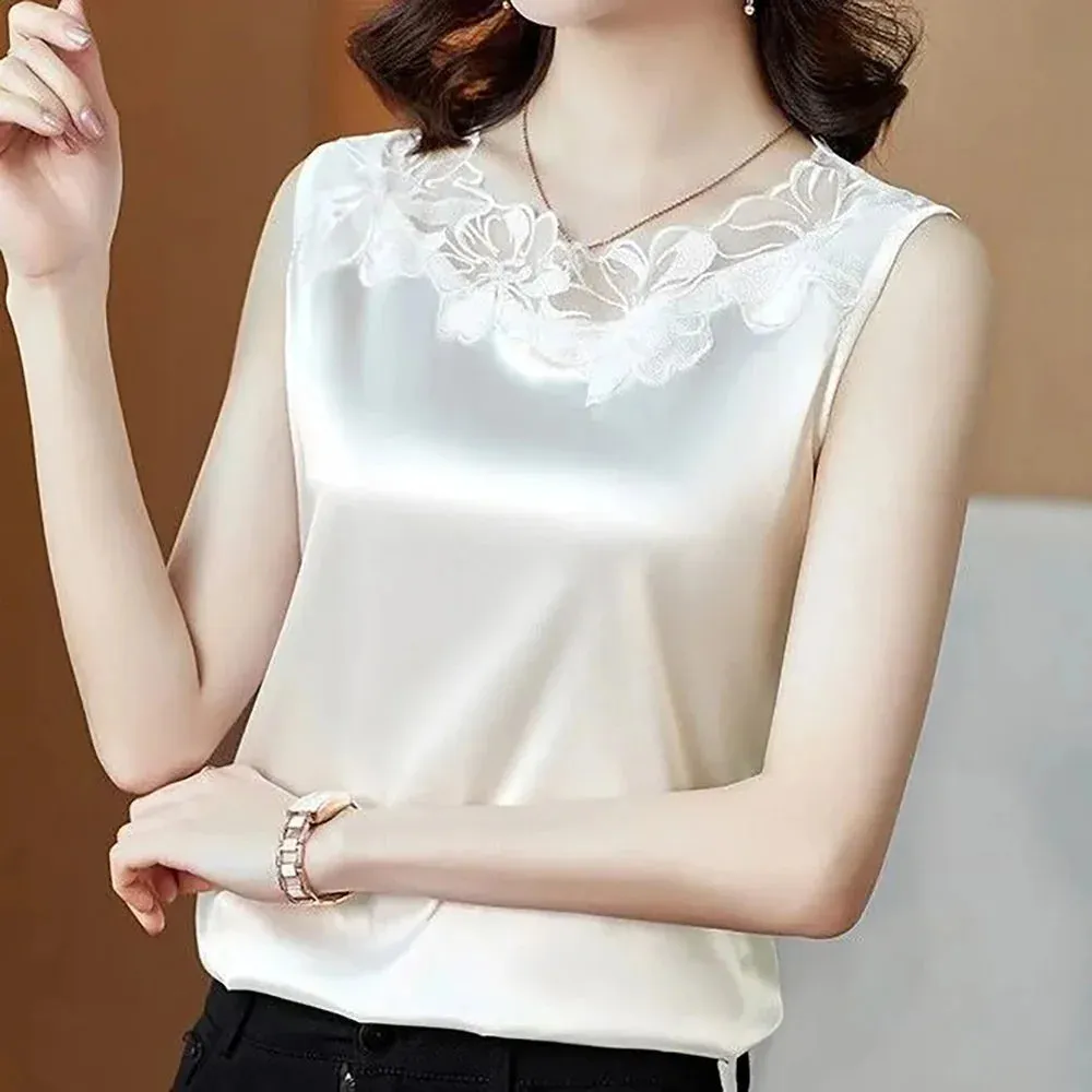 2022 new hot vests Versatile Strap Vest Large Women's Dress in Spring and Autumn Wear a sleeveless bottomed lace V-neck top tank