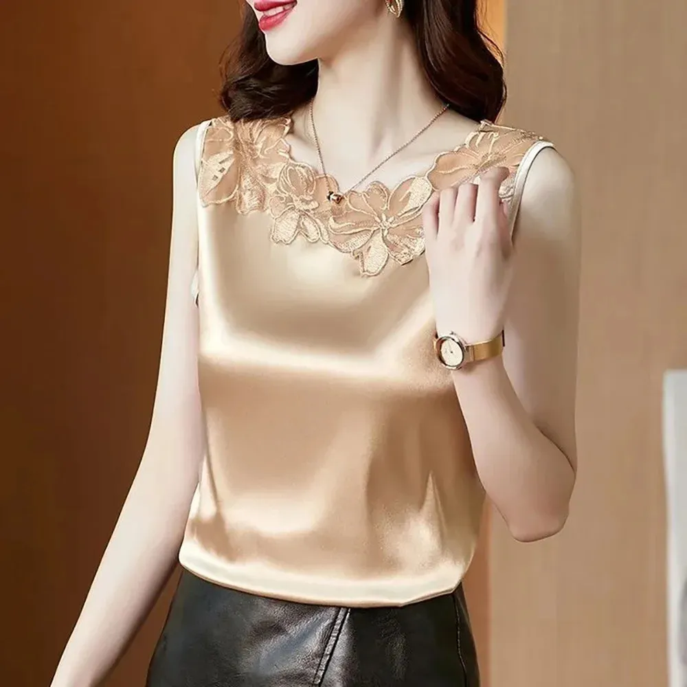 2022 new hot vests Versatile Strap Vest Large Women's Dress in Spring and Autumn Wear a sleeveless bottomed lace V-neck top tank
