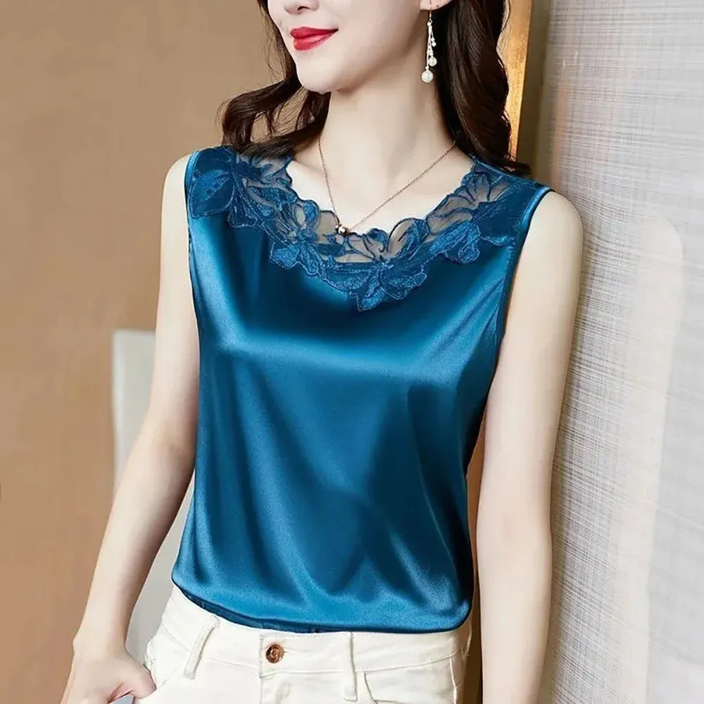 2022 new hot vests Versatile Strap Vest Large Women's Dress in Spring and Autumn Wear a sleeveless bottomed lace V-neck top tank