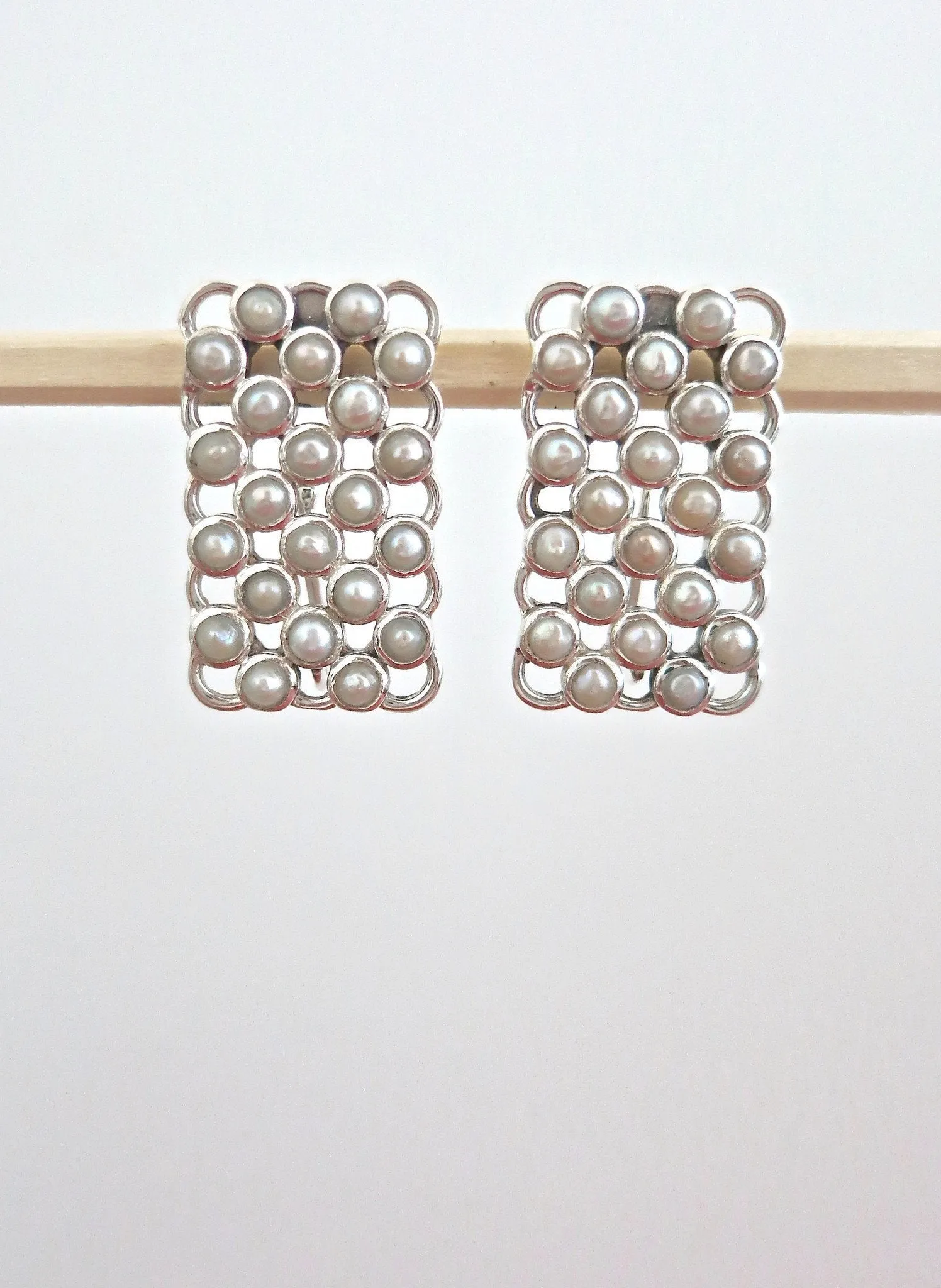 Elegant rectangular pearl earrings