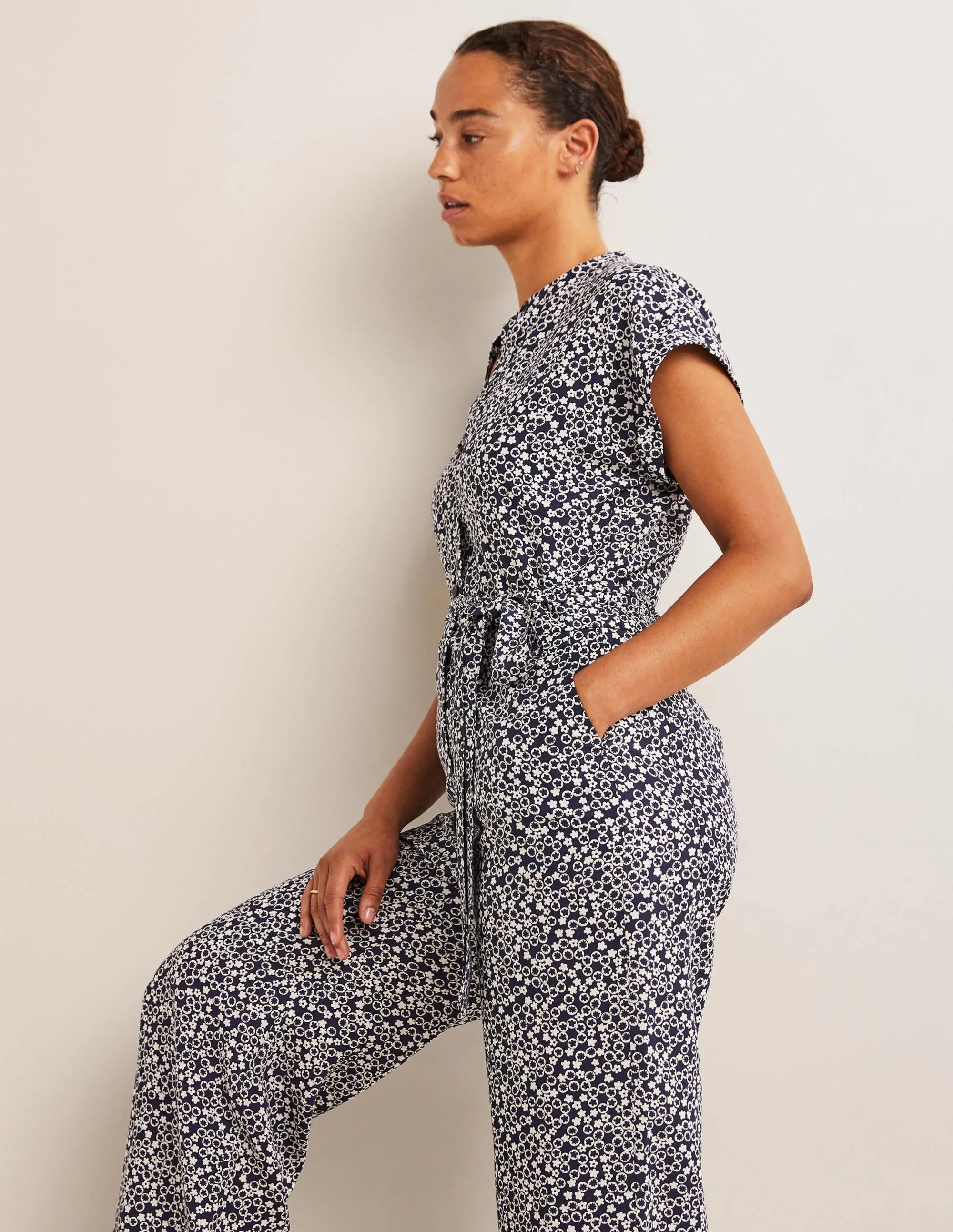Jumpsuit mit Bindegürtel-Navy, Blumenmuster