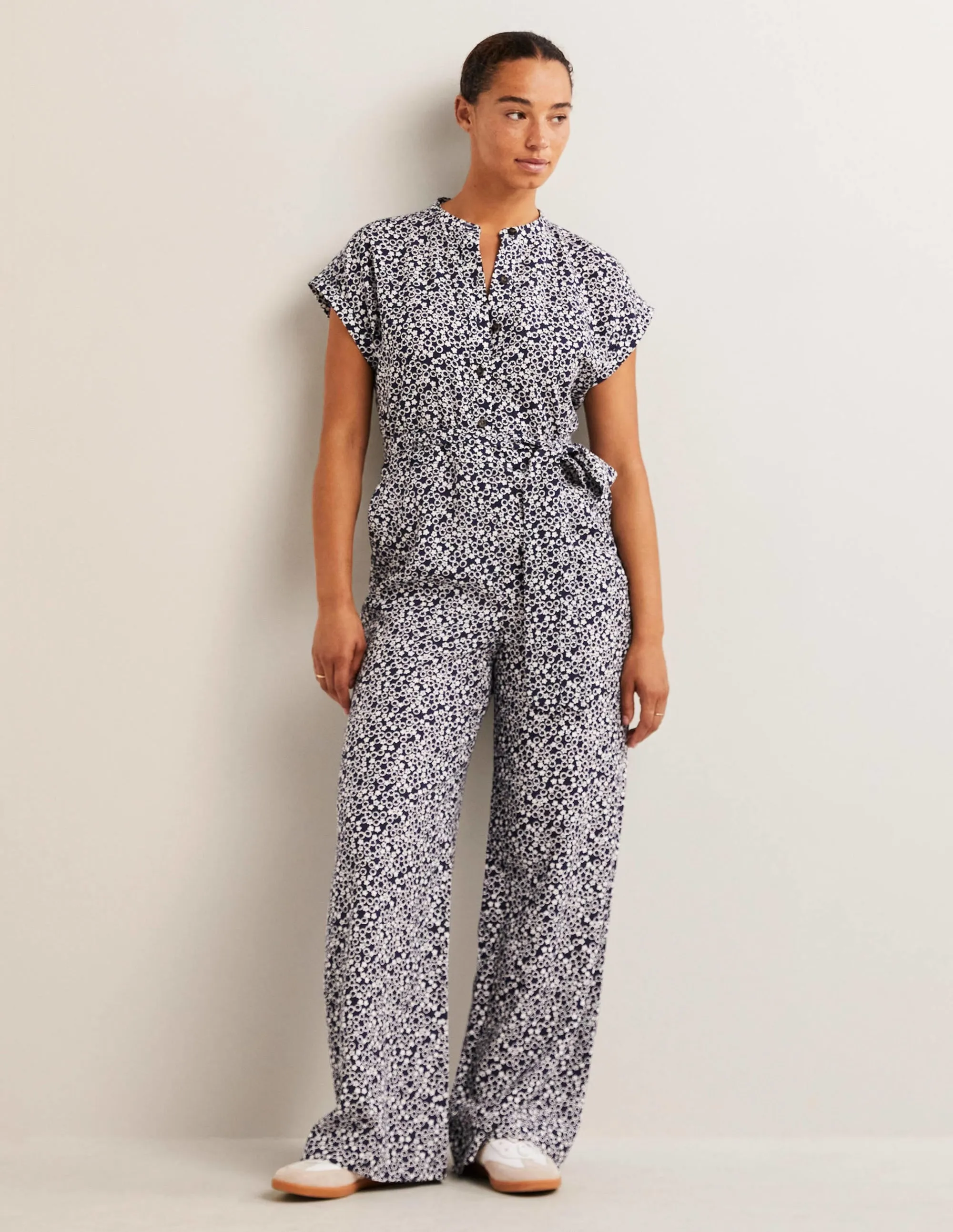 Jumpsuit mit Bindegürtel-Navy, Blumenmuster