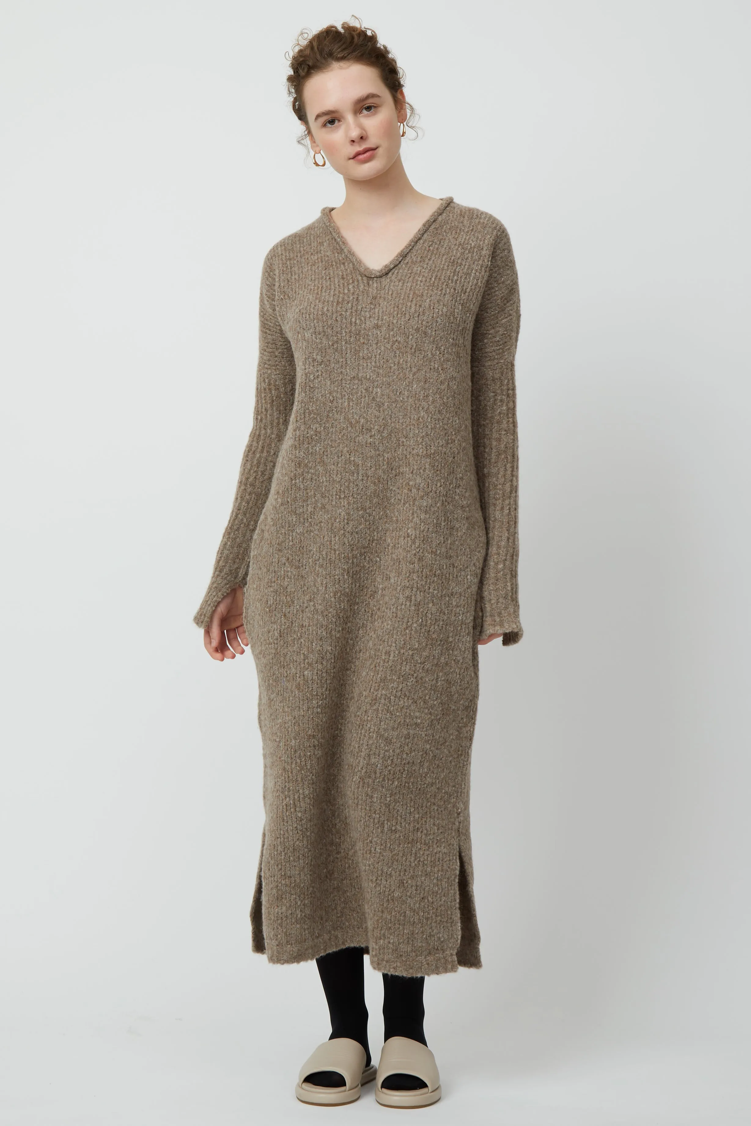 RELAXED V-NECK DRESS