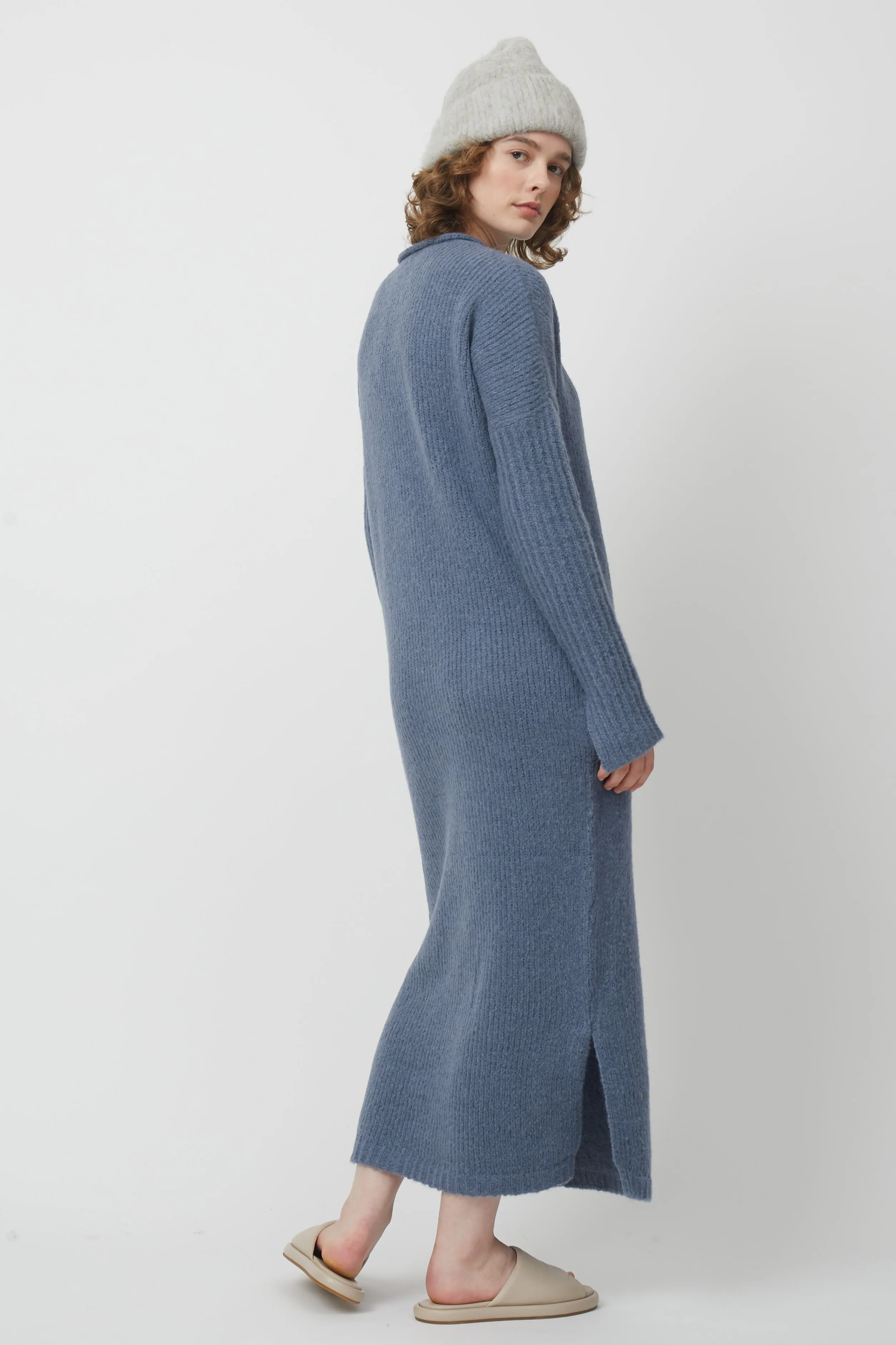 RELAXED V-NECK DRESS