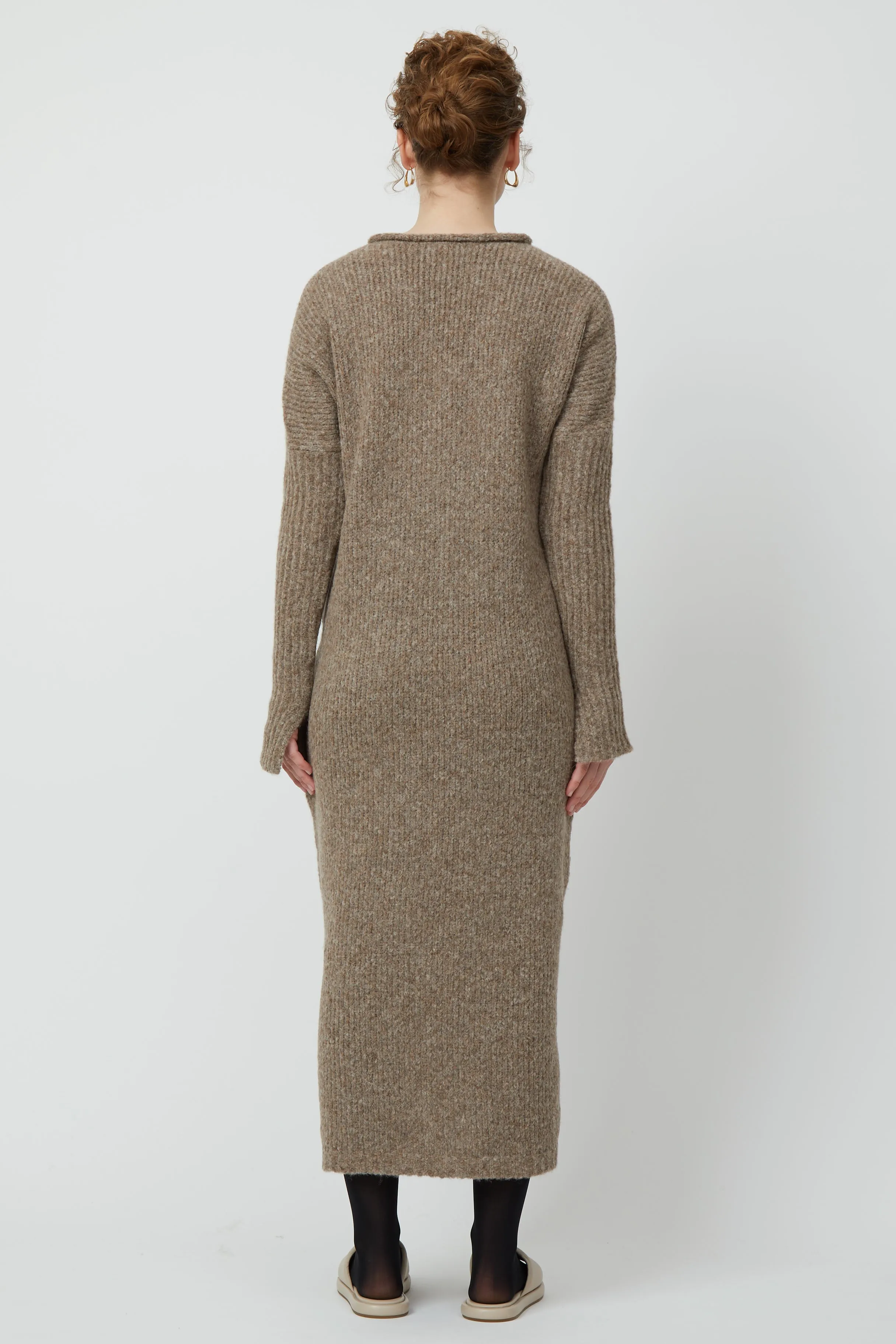RELAXED V-NECK DRESS