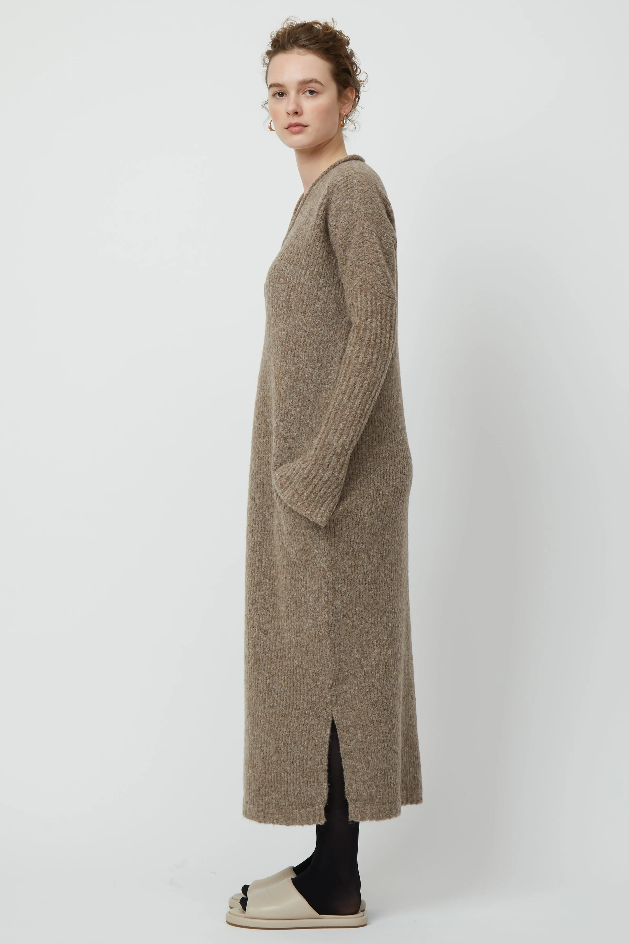 RELAXED V-NECK DRESS