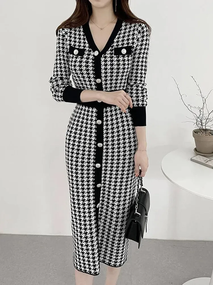 Vintage Knit V-Neck Bodycon Midi Dress Elegant Office Dress with Buttons