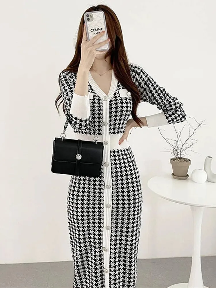 Vintage Knit V-Neck Bodycon Midi Dress Elegant Office Dress with Buttons