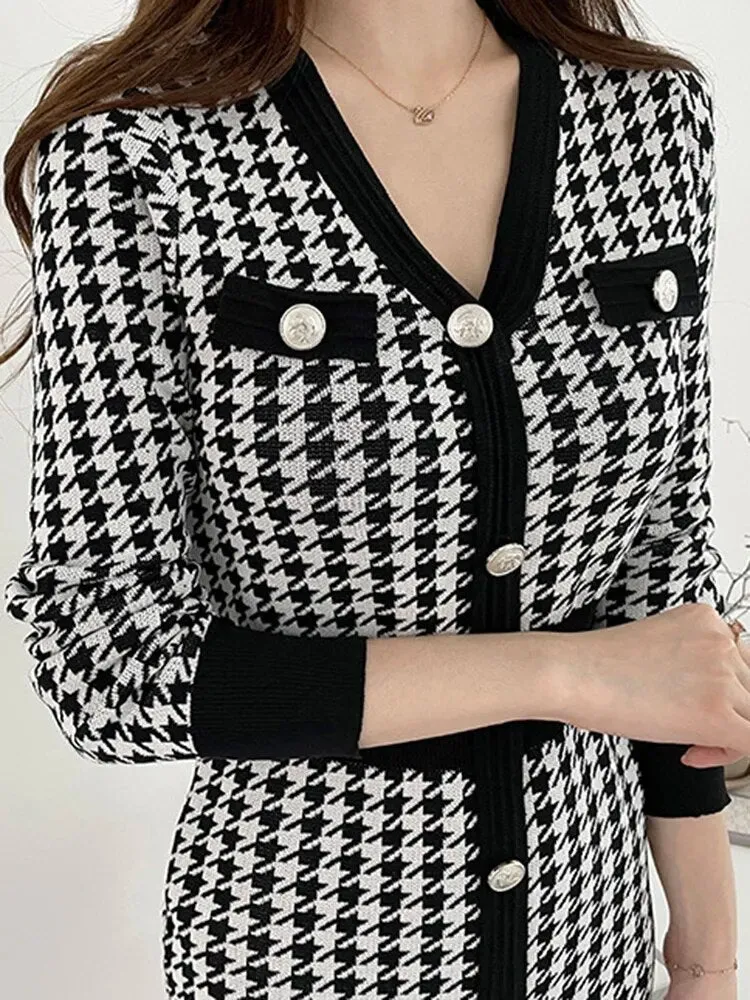 Vintage Knit V-Neck Bodycon Midi Dress Elegant Office Dress with Buttons