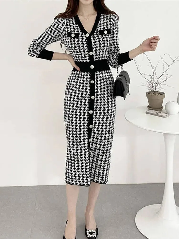 Vintage Knit V-Neck Bodycon Midi Dress Elegant Office Dress with Buttons